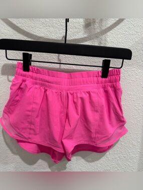 Lululemon Hotty Hot 2.5” Shorts Women's Size 4